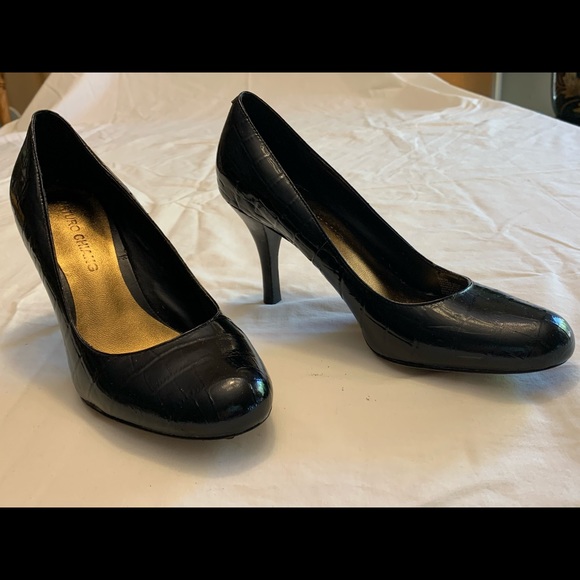 Arturo Chiang Black Patent Leather Pumps - Picture 4 of 6